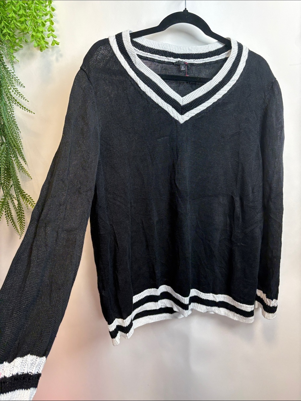 Talbots linen knit Black V-Neck Sweater with White Trim